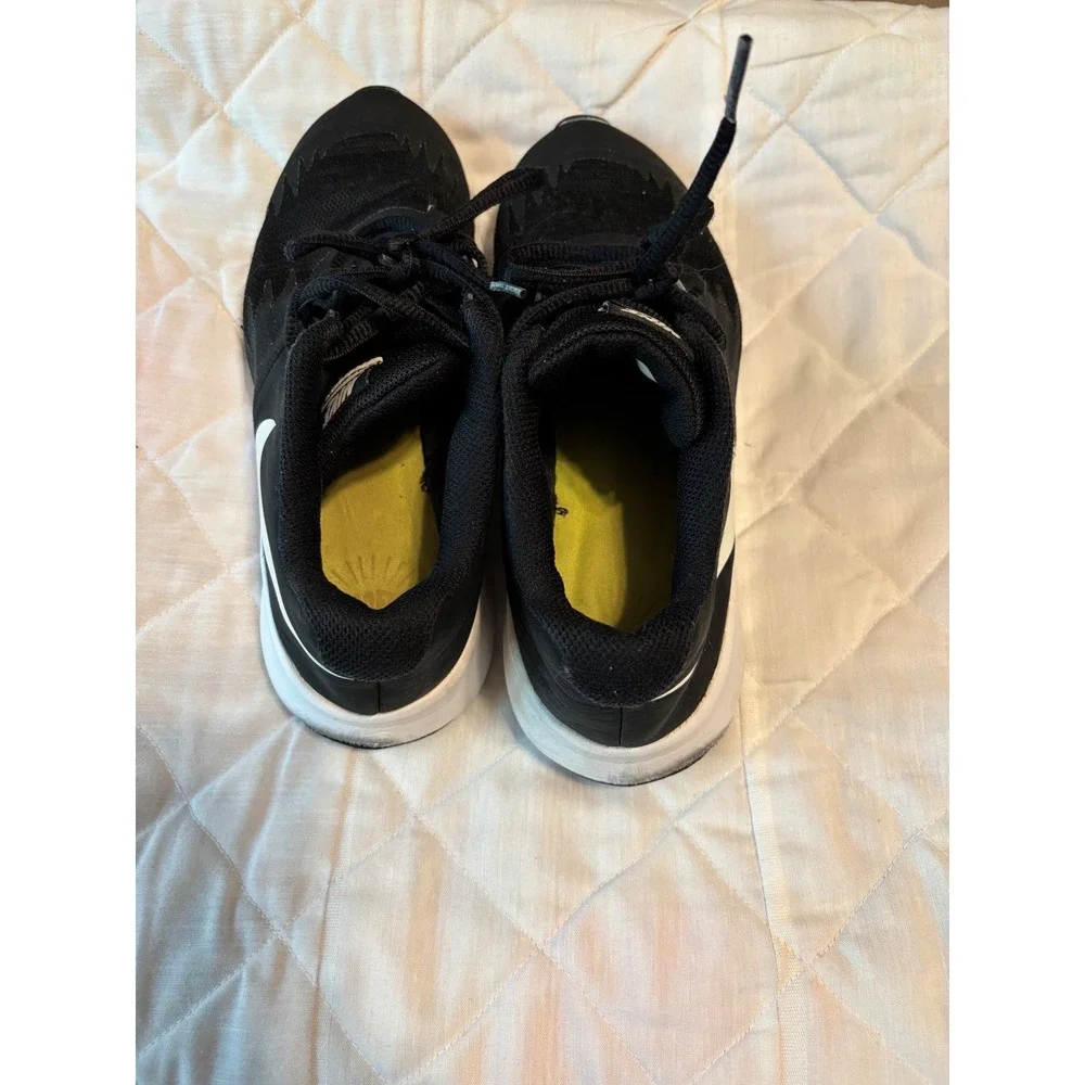 Nike Star Runner Kids Running Shoes‎ Black White Sneakers Lightweight Size 5Y - Picture 6 of 9